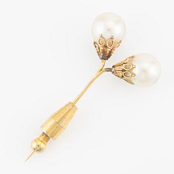 Brooch, pin, 18K gold with pearls.