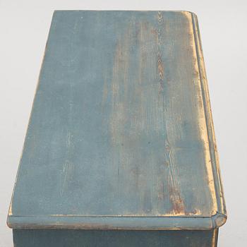Chest of drawers, 19th century.