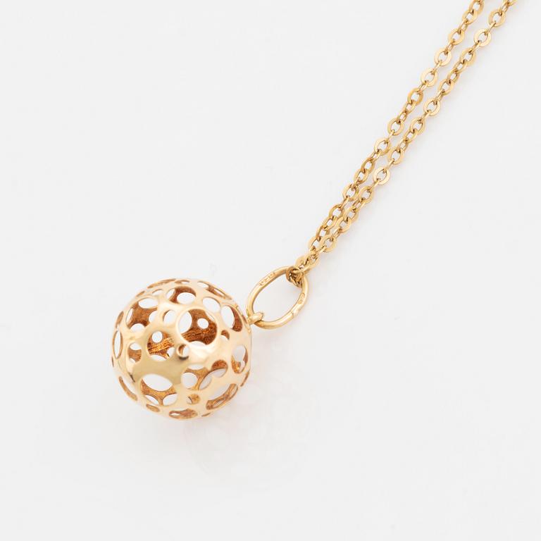 Liisa Vitali, 18K gold earrings and pendant with chain.