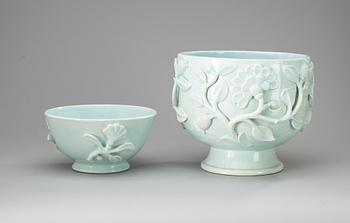 A Wilhelm Kåge creamware bowl and flower pot, Gustavsberg 1927.