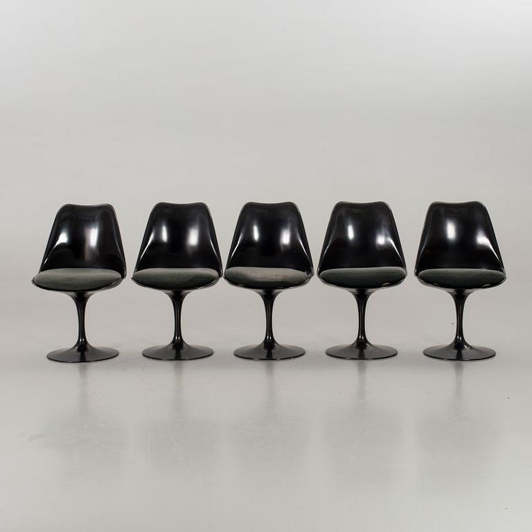 A SET OF 5 EERO SAARINEN "Tulip" chairs, Knoll International.