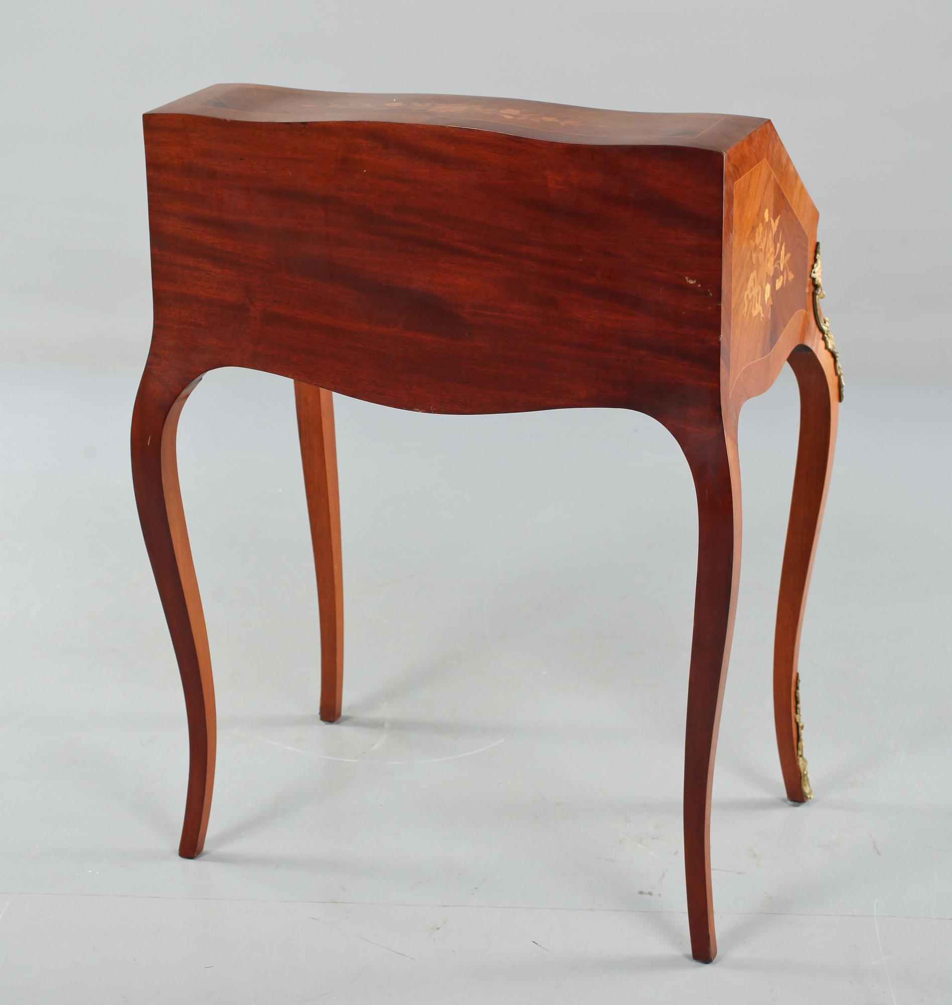 SEKRETÄR, rokokostil, 1900-talets andra hälft.