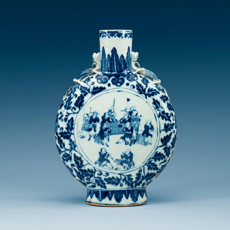 A blue and white moon flask, Qing dynasty, 19th Century.