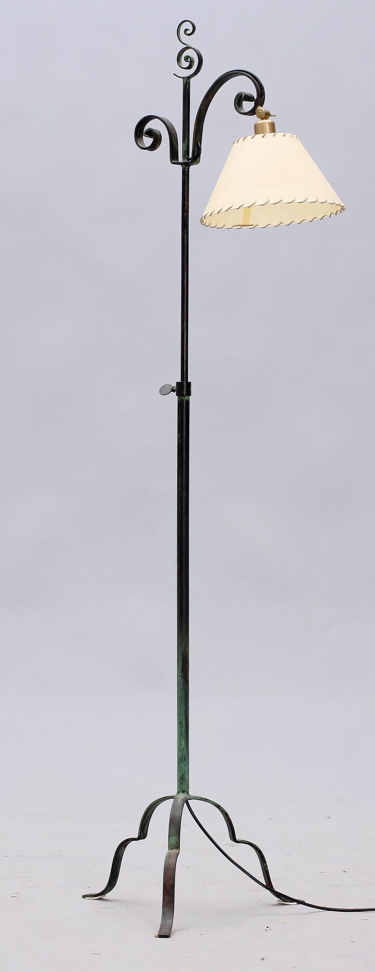 GOLVLAMPA, smidesjärn, 1900-tal.