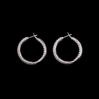 1022. A pair of brilliant cut diamond earrings, tot. 4.08 cts.