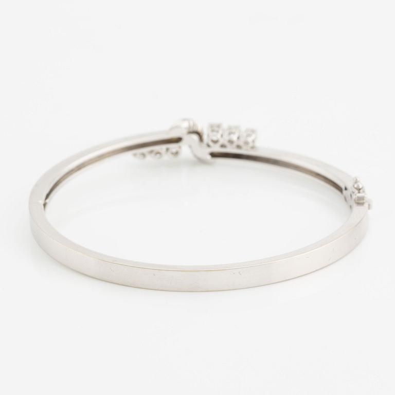 Bracelet 18K white gold with round brilliant-cut diamonds.