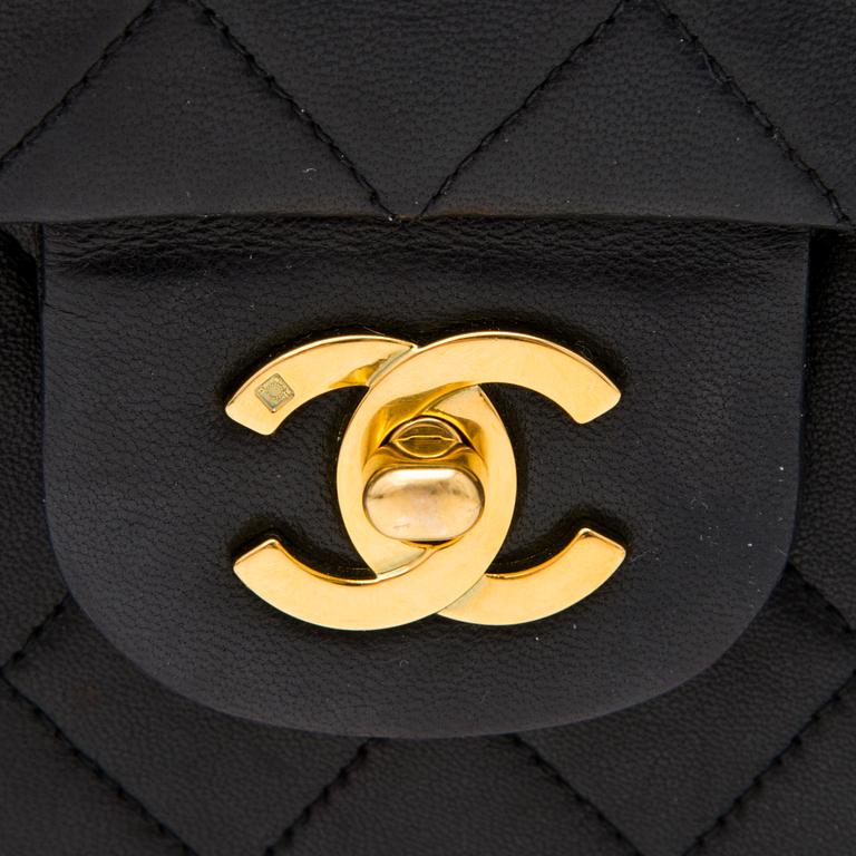 CHANEL, "Double Flap bag", LAUKKU.