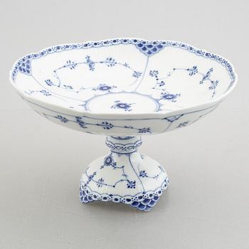 A 'Blue Fluted Half Lace' / 'Musselmalet' porcelain centerpiece dish, Royal Copenhagen, model 710, early 20th century.