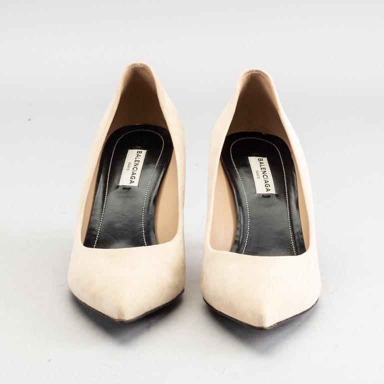 A pair of Balenciaga beige suede shoes size 38.