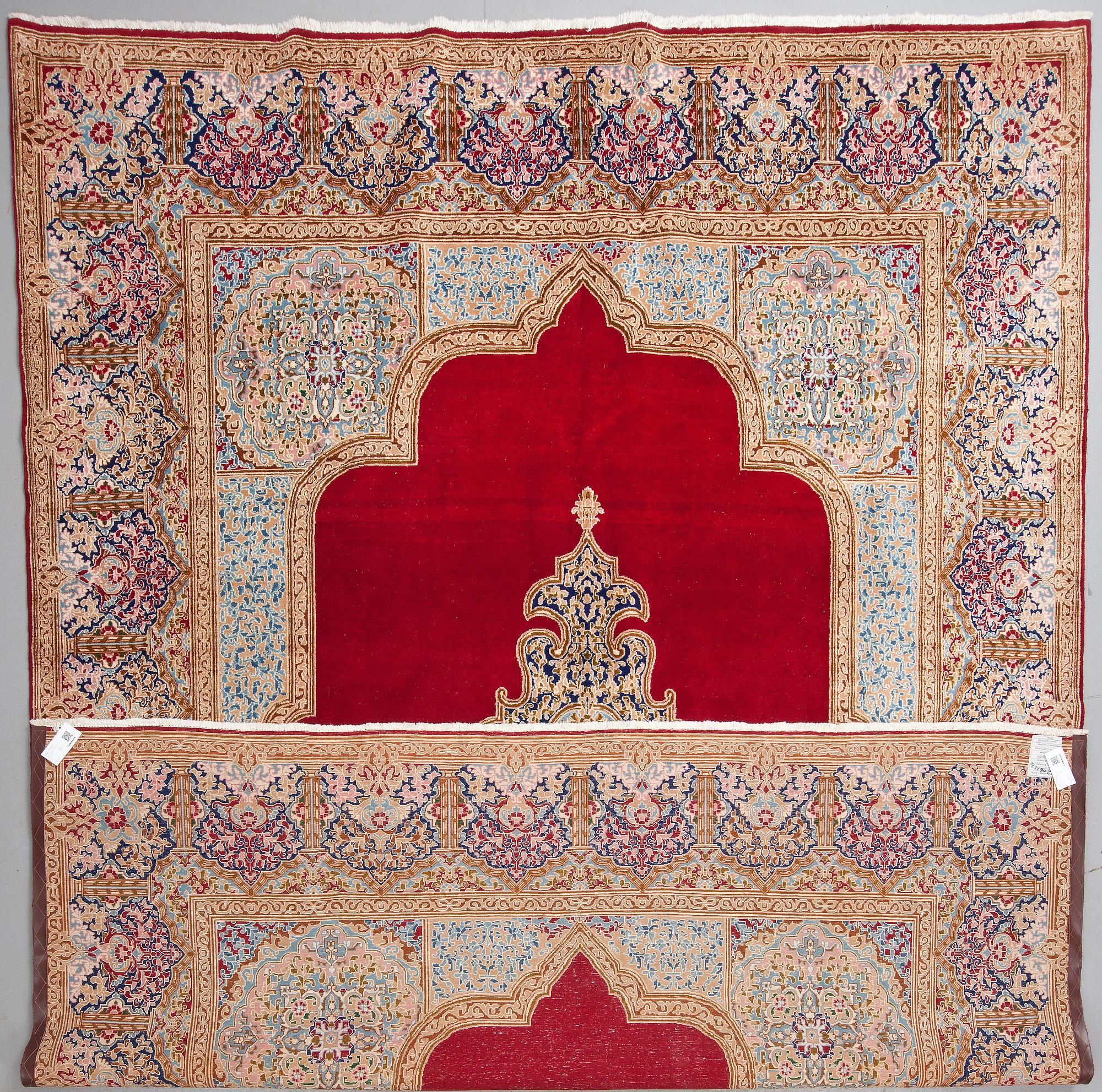 MATTA, old, Kirman, ca 370x275 cm.