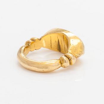 Jaana Lehtinen, ring, 18K gold, A. Tillander, Helsinki 1994.