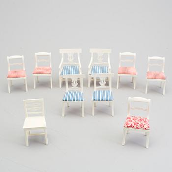 A lot of 17 pieces of doll house furniture by Nolbyn Värmländskt hantverk first half of the 20th century.