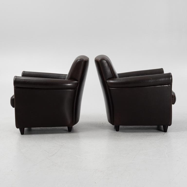 A pair of leather upholstered easy chairs, end of the 20th Century.
