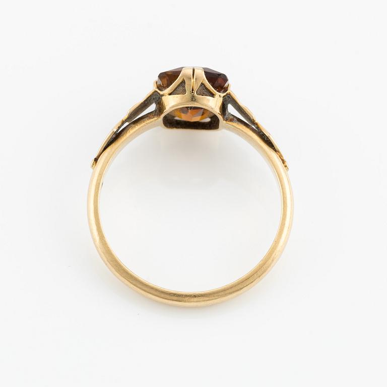 Ring 18K gold with citrine.