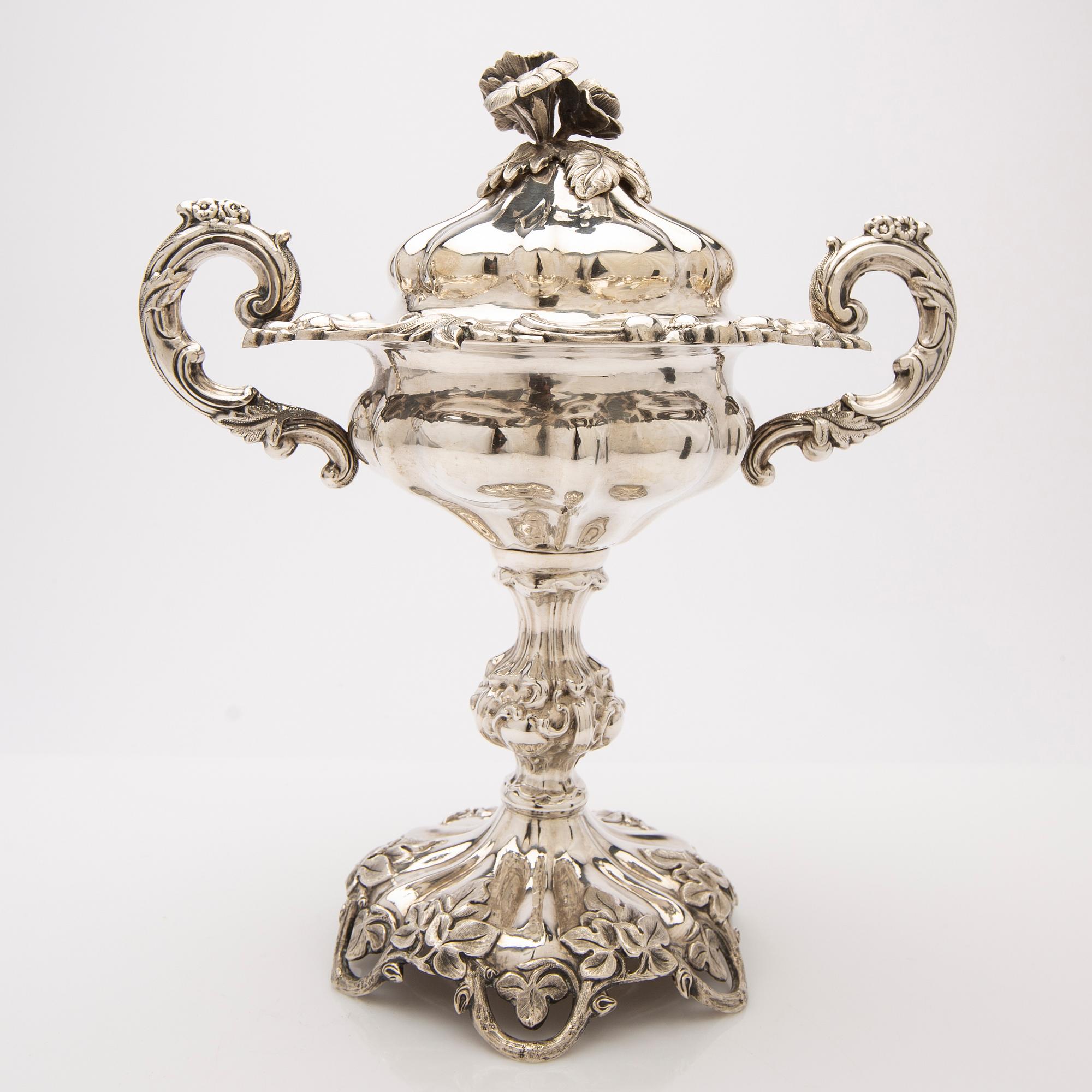 Sugar bowl with lid, silver, Christopher Creutz, Stockholm, 1857.