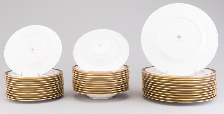 A Japanese 84-pcs Noritake porcelain coffee set and dinnerware from the end of the 20th Century.