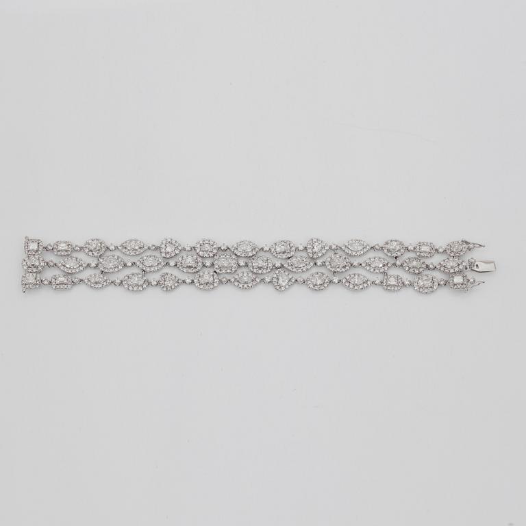 A diamond necklace, circa 26 cts in total.