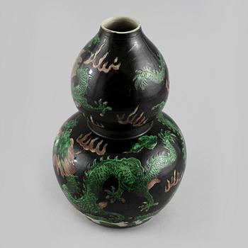 VAS, porslin, Kina, omkring sekelskiftet 1800/1900.