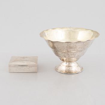 Skål CG Hallberg 1928 och cigarettetui K Anderson 1910 silver.