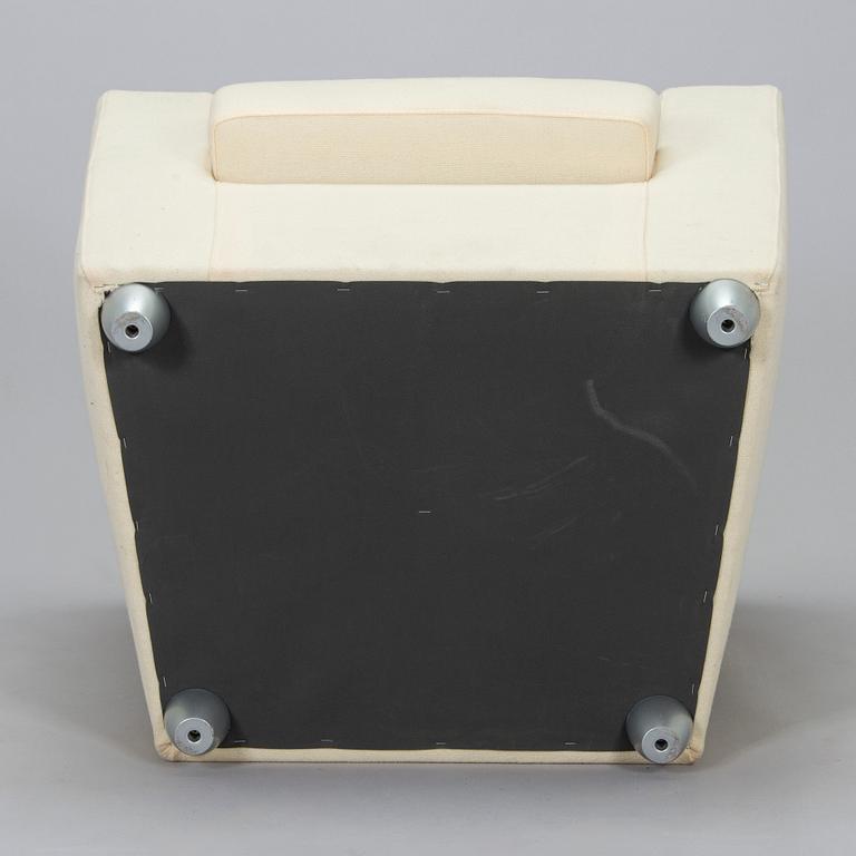 Eero Aarnio, nojatuoli, "Studio-tuoli", Arto Nyberg Show, suunniteltu 2007.