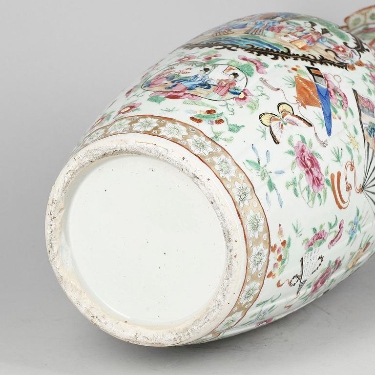 GOLVURNA, porslin, Kina, Kanton, 1800-tal.