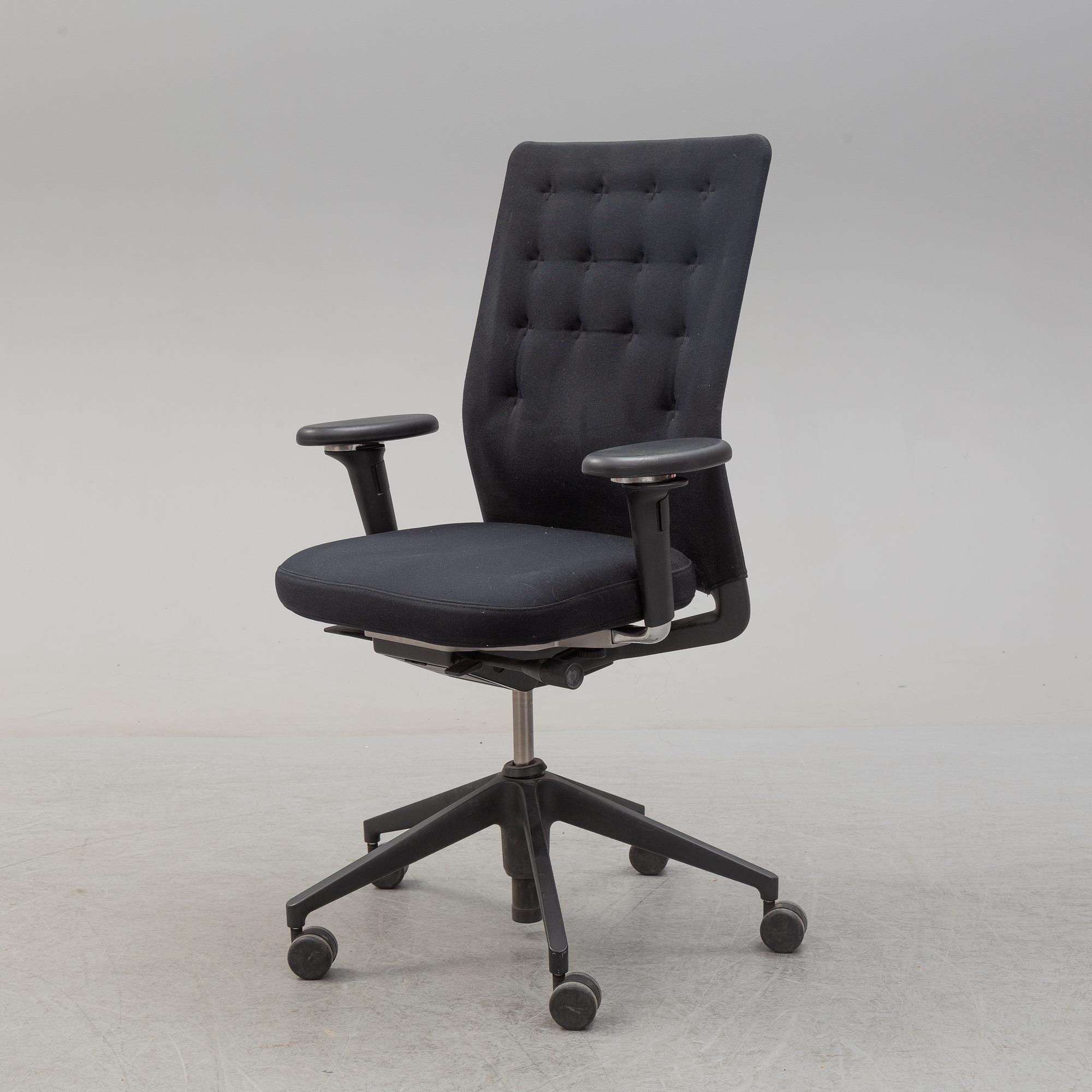 A 21th century 'ID Trim' office chair by Antonio Citterio, Vitra.