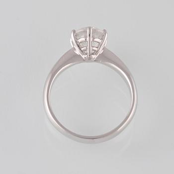 RING, 18K vitguld med briljantslipad diamant 2.00 ct. Vikt 4,7 gram.