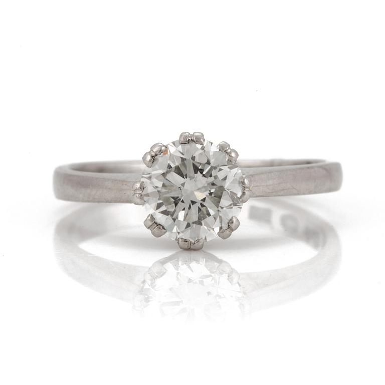 A ring set with a round, brilliant-cut diamond.