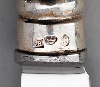 MATKNIVAR, 12 st, silver, Carl Hammer, Stockholm 1860/70-tal. Total vikt med stålblad ca 1077 gram.