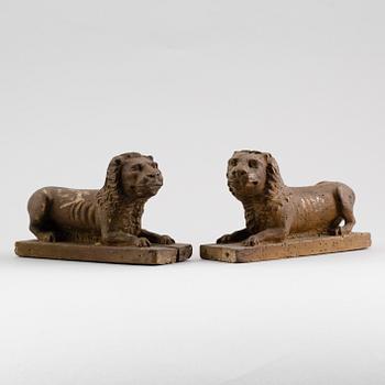 SKULPTURER, 1 par, skuret trä, 1600-tal eller äldre.