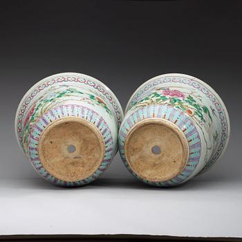 YTTERFODER, ett par, porslin. Sen Qingdynastin (1644-1912).
