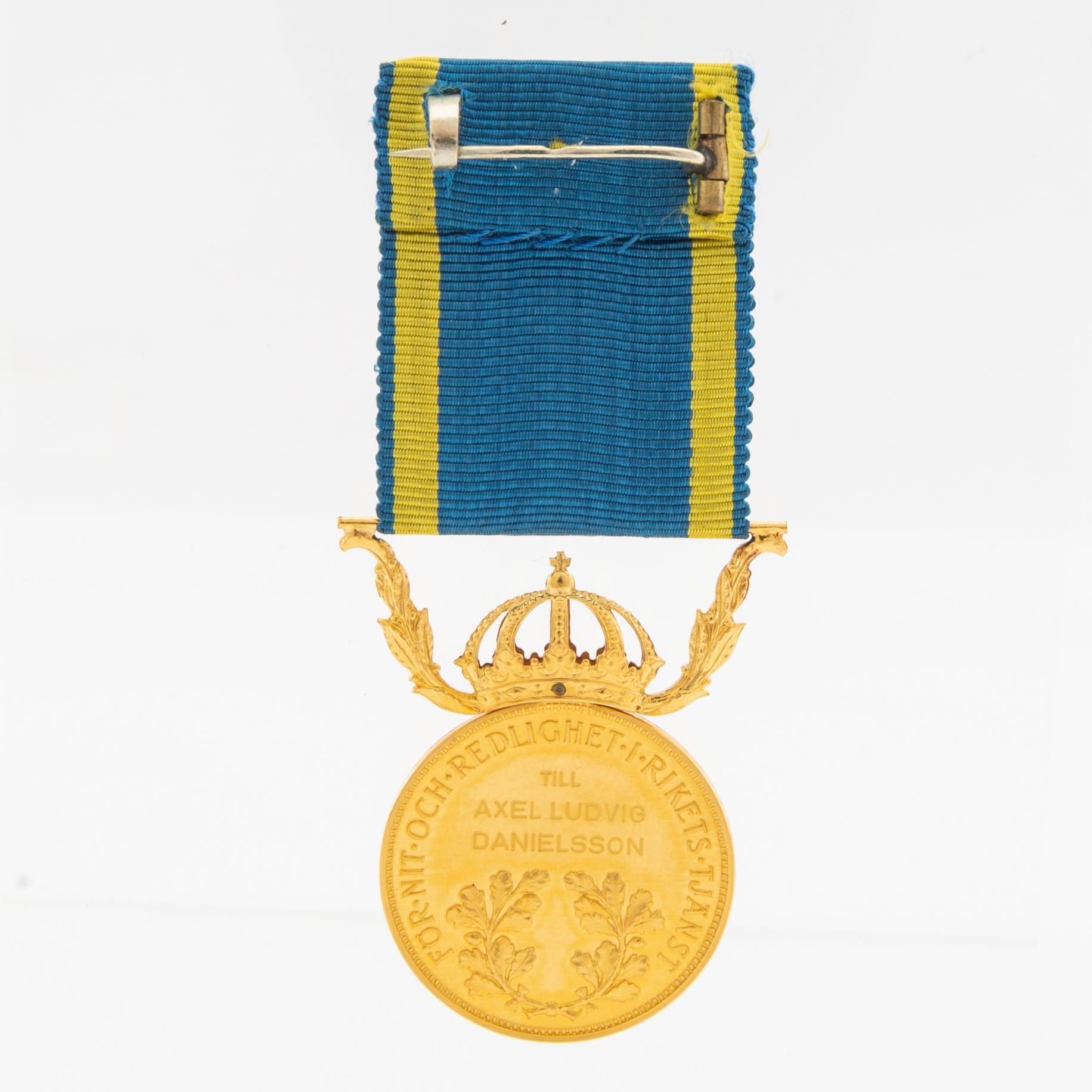 Medal, gold "For Zeal and Integrity in the Service of the Realm" 1958.