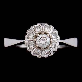 RING, 18 k vitguld, med diamanter, 0.50 ct WP enligt gravyr. Total vikt ca 4 gram.