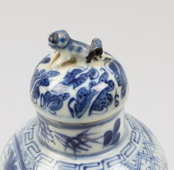 BOJAN samt Urna med LOCK, porslin. Kina. 1700/1800-tal.