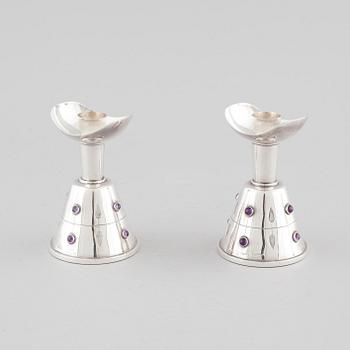 A pair of candleholders by Tage Göthlin in silver for Tesi, Gothenburg, year 1956. Weight in tot 580 gram.