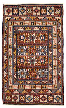 200. Märta Måås-Fjetterström, A carpet, flat weave, ca 302-306 x 179,5-185,5 cm, signed MMF.