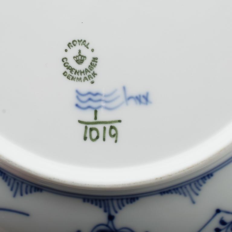 SKÅLFAT SAMT SKÅLAR, 2 st, porslin, "Musselmalet", Royal Copenhagen.