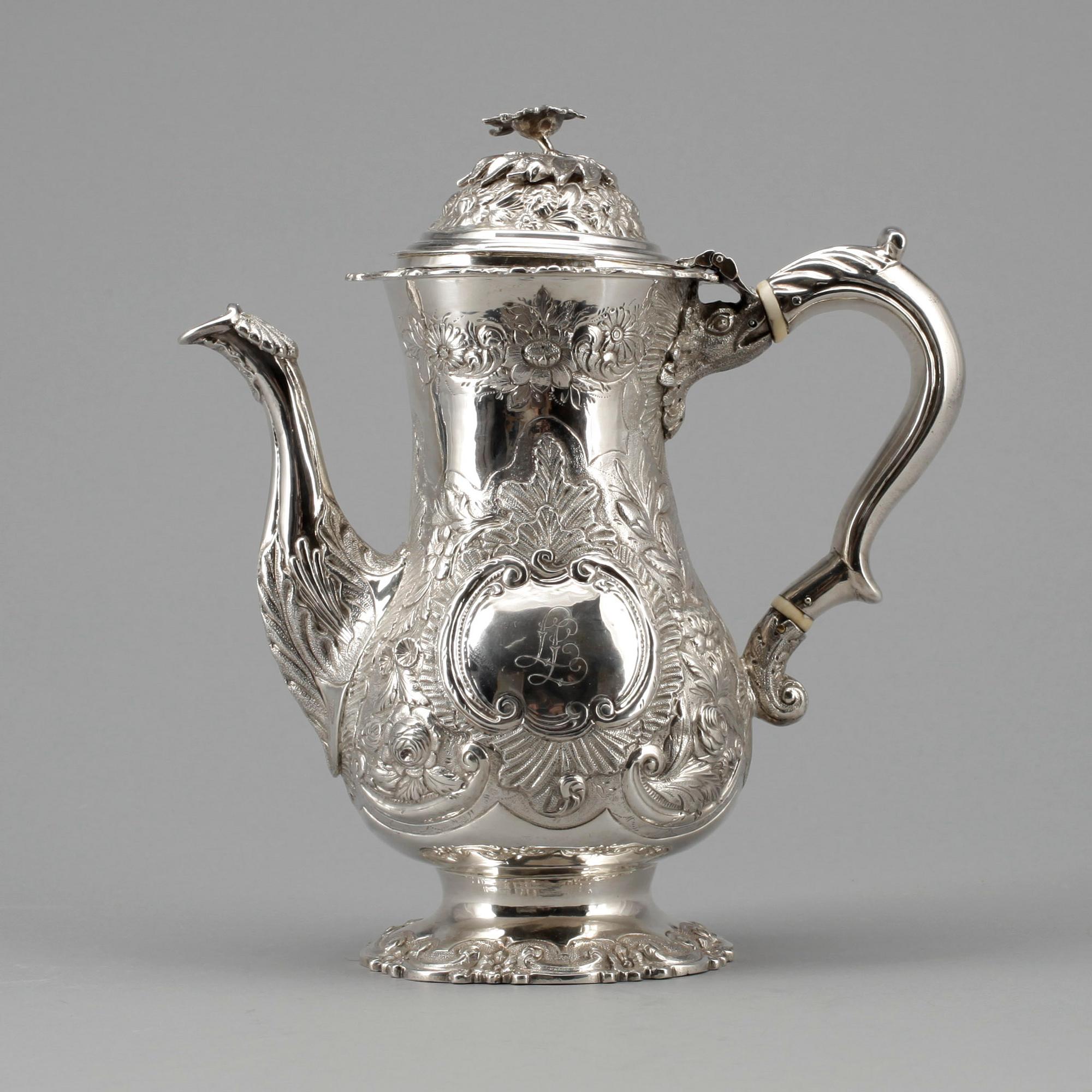 KAFFEKANNA, silver, London England 1835. Vikt ca 940 gram.