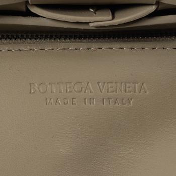 Bottega Veneta, A "Casette" leather bag.