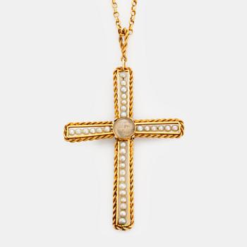 363. An 18K gold and pearl cross pendant with a gold chain.