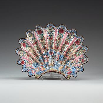 1519. An enamel on copper basin/barbers dish, Qing dynasty, Qianlong (1736-95).