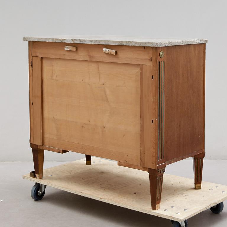 BYRÅ, sengustaviansk stil, 1900-tal.