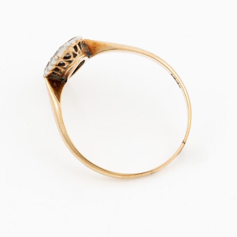 Ring 14K gold with old-cut diamonds in navette shape, circa 1900.