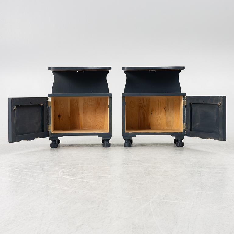 Sängbord, ett par, omkring 1900-talets mitt.
