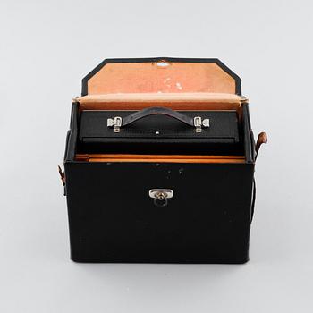 A foldable camera by Dr. Lüttke & Arndt Wandsbek, Germany, first half of the 20th century.
