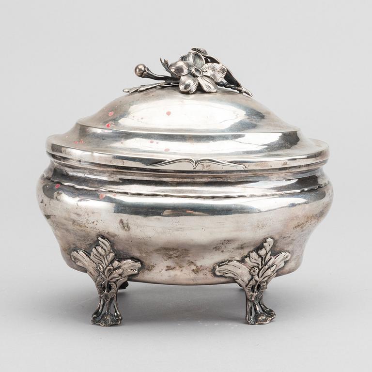 A Swedish silver sugar bowl mark of J Malmstedt Gothenburg 1783, weight ca 331 gr.