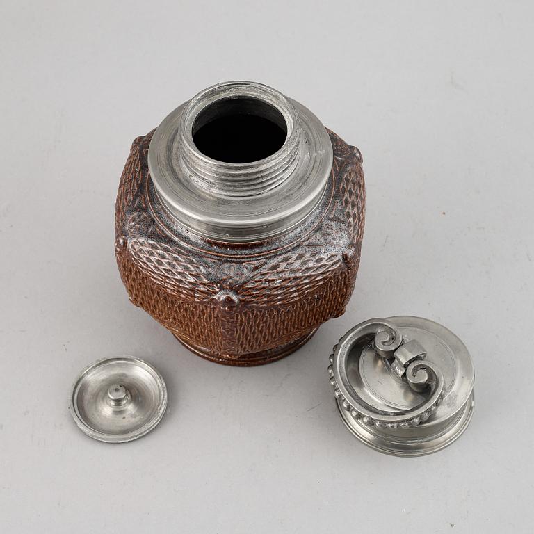 A stoneware Höganäs tobacco box, ca 1900.