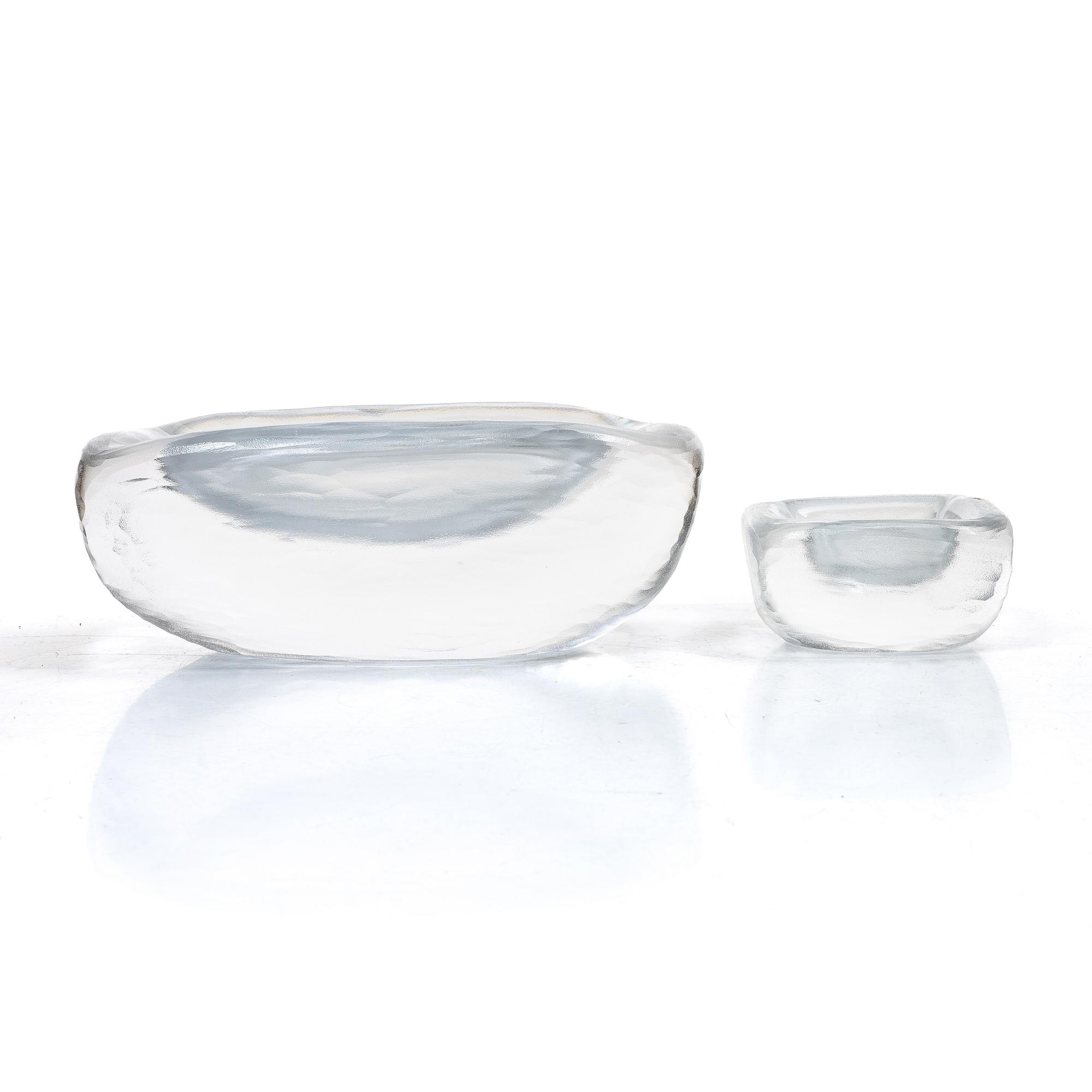 Vicke Lindstrand, Bowls, 4 pcs, glass, “Platina”, Orrefors.