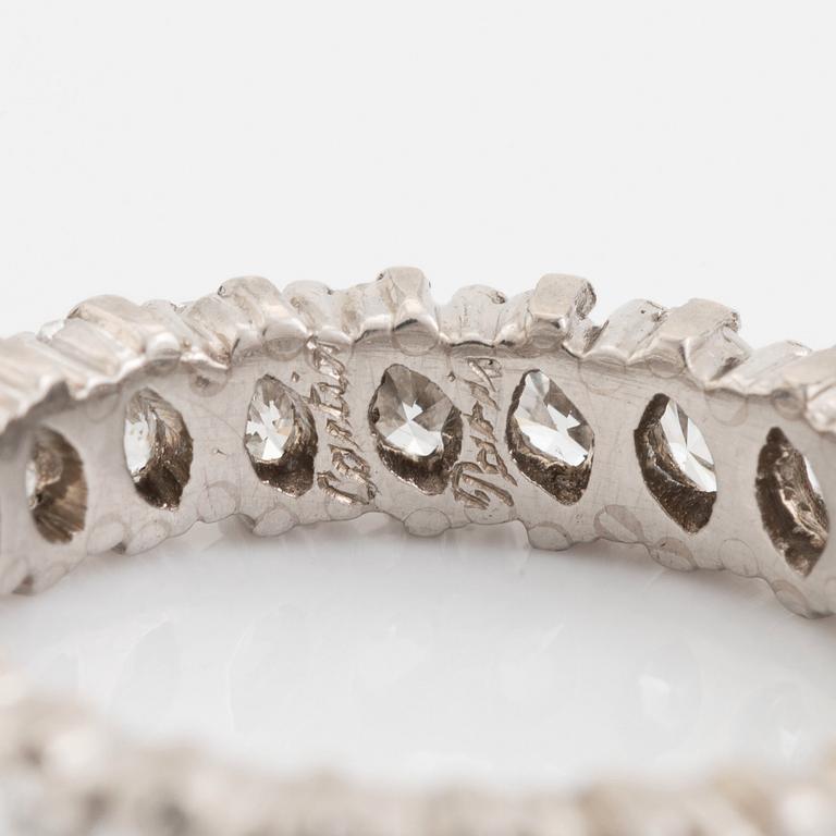 Cartier ring platina med navettslipade diamanter.
