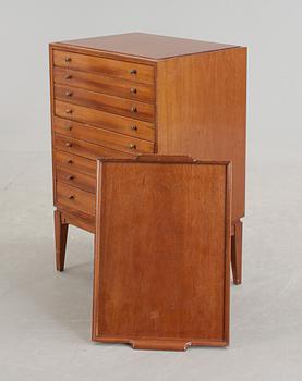 SCHATULL MED SILVERBESTICK, 158 + 3, bland annat JMJ, Göteborg, 1900-talets första hälft. Vikt ca 4576 gram.